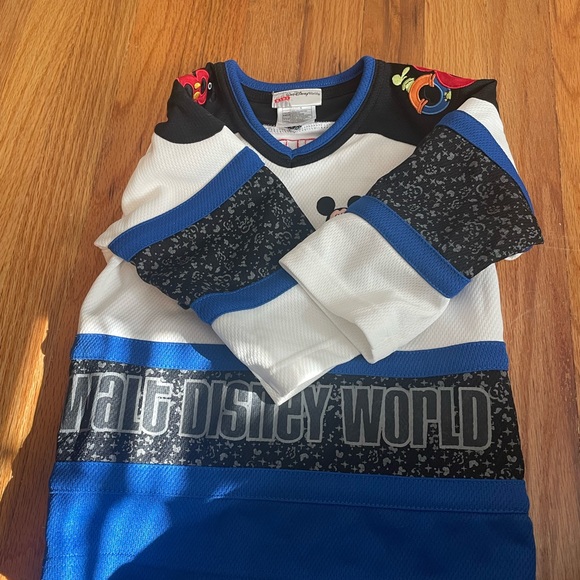 VINTAGE COLLECTIBLE DISNEY WORLD HOCKEY JERSEY 2008 - Picture 5 of 5